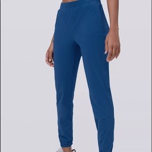 ADAPTED STATE HIGH-RISE JOGGER 28"